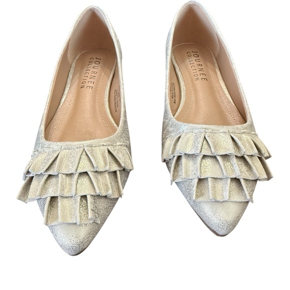 Journee Collection Judy Ruffled Ballet Flats Gold Size 7 - Picture 3 of 10